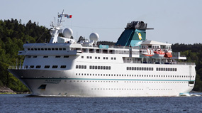 Phoenix Reisen-Alexander von Humboldt ship